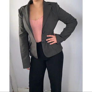 ✨Suzy Shier two button blazer 🌟